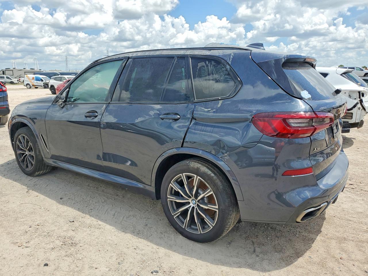 2022 BMW X5 M50I — снимка 2