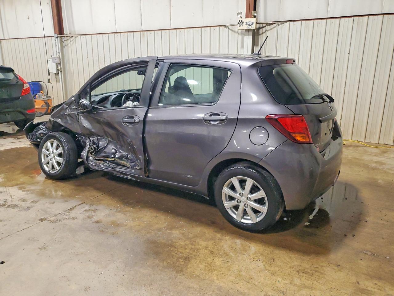 2015 TOYOTA YARIS 5-DOOR LE — снимка 2