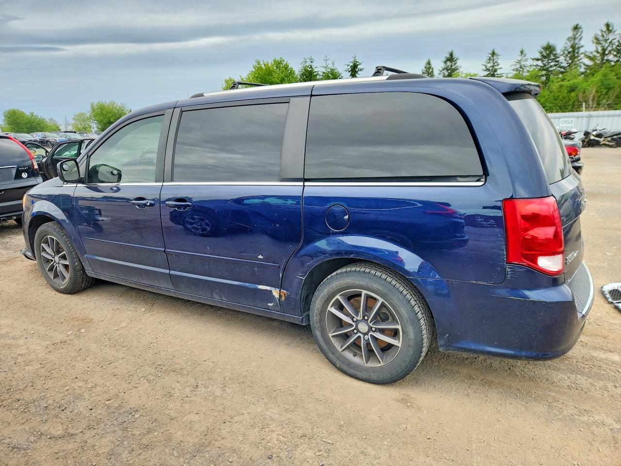 2017 DODGE GRAND CARAVAN SE — снимка 2
