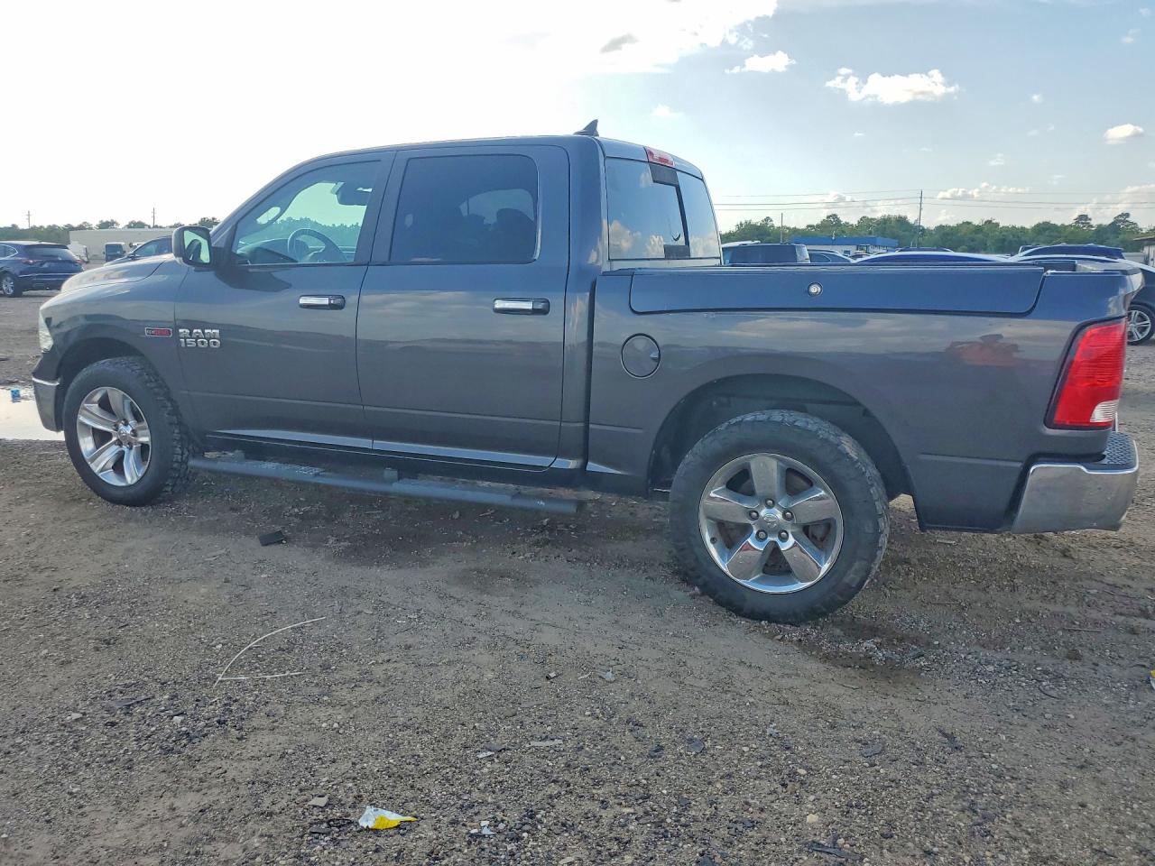 2017 RAM 1500 SLT — снимка 2