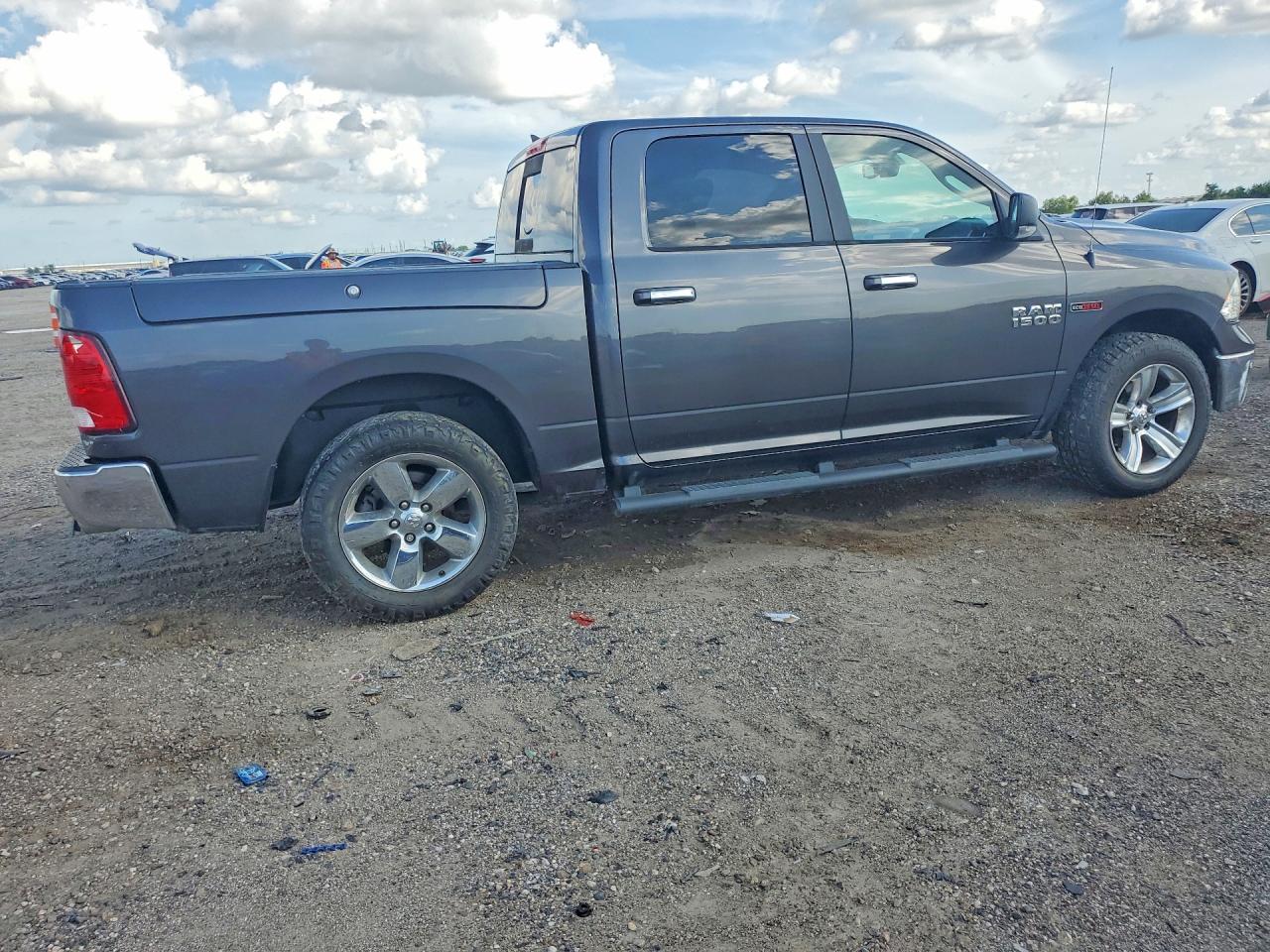 2017 RAM 1500 SLT — снимка 3