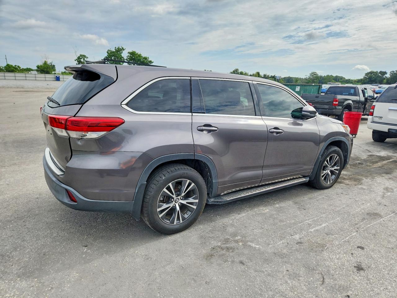 2017 TOYOTA HIGHLANDER LE — снимка 3