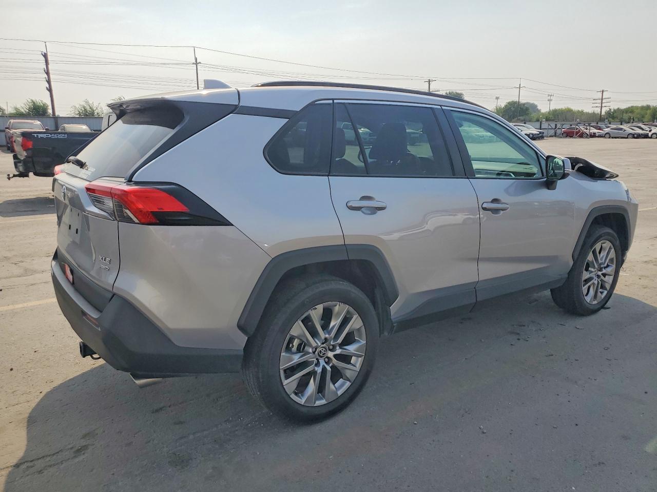 2024 TOYOTA RAV4 XLE PREMIUM — снимка 3