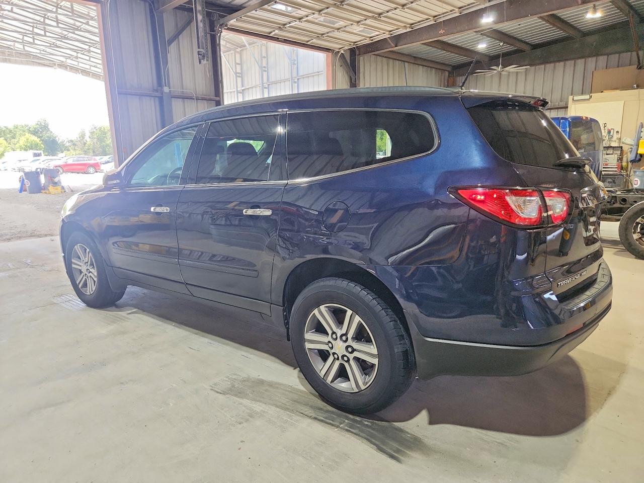 2017 CHEVROLET TRAVERSE LT — снимка 2