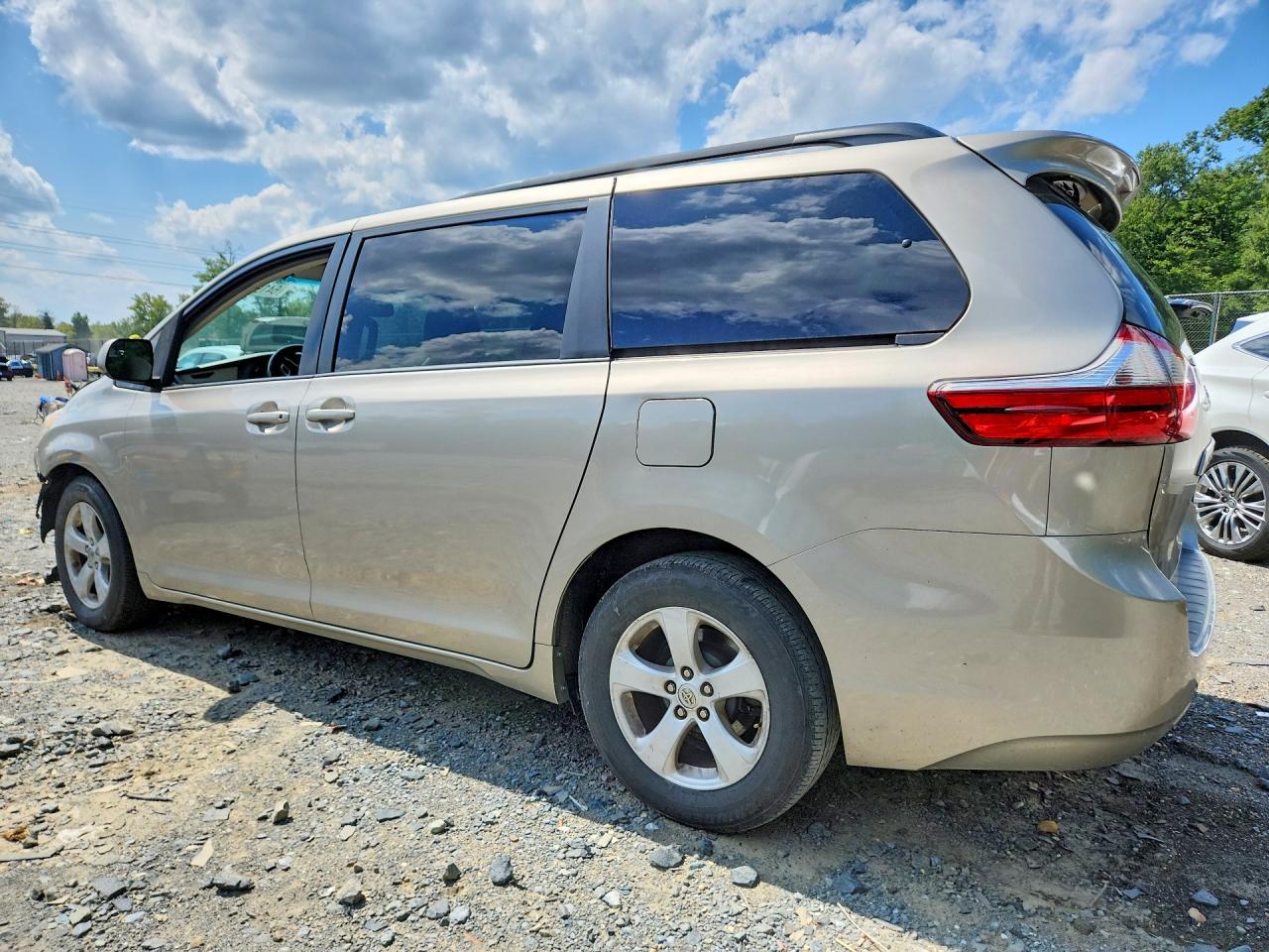 2017 TOYOTA SIENNA LE — снимка 3