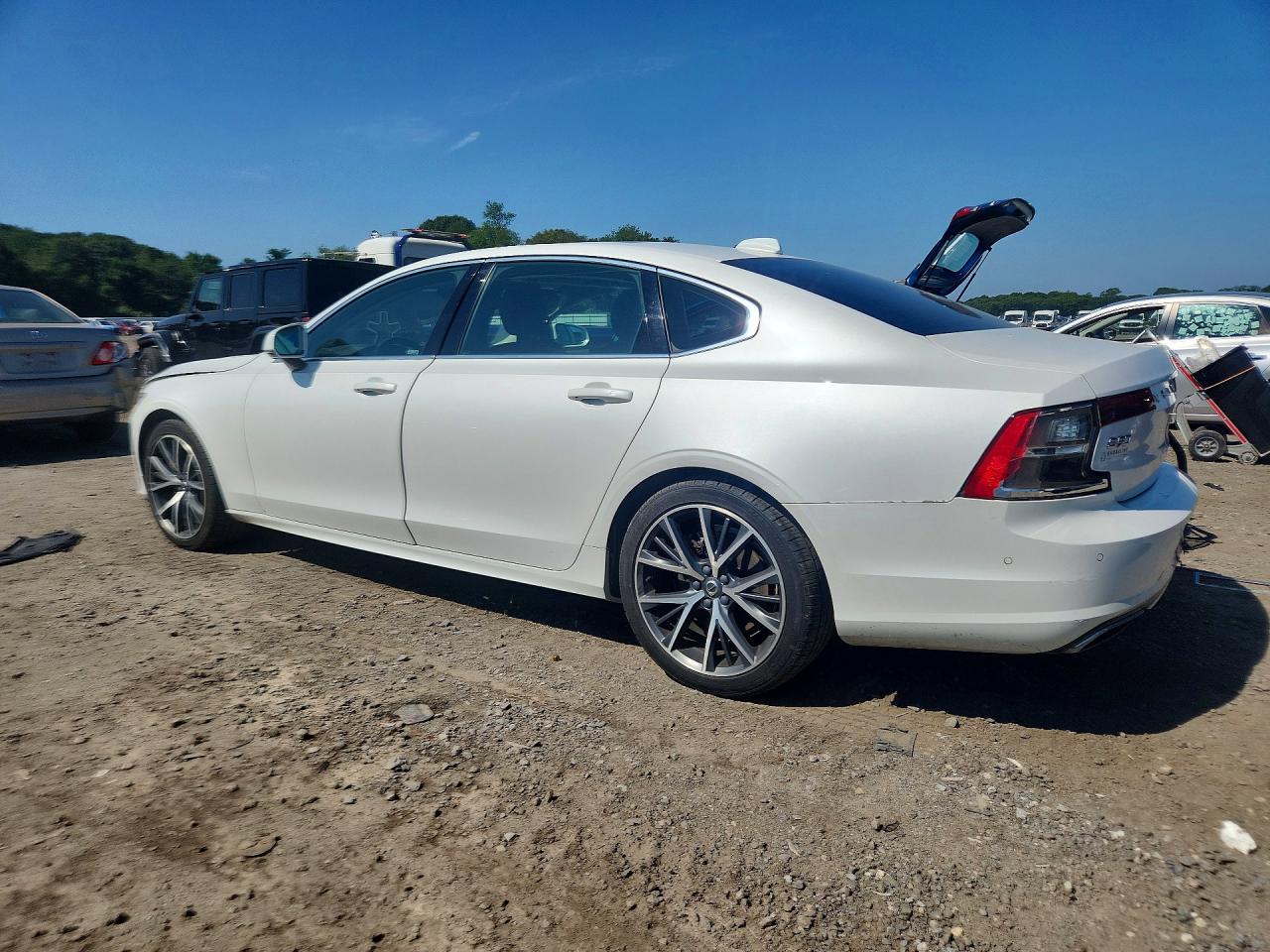 2019 VOLVO S90 T6 MOMENTUM — снимка 2