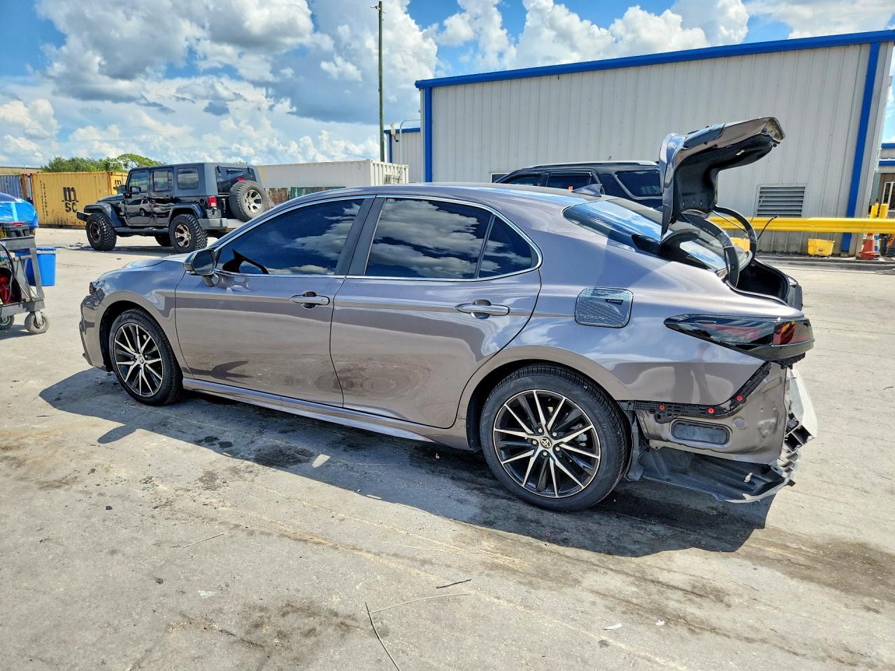 2023 TOYOTA CAMRY SE — снимка 2
