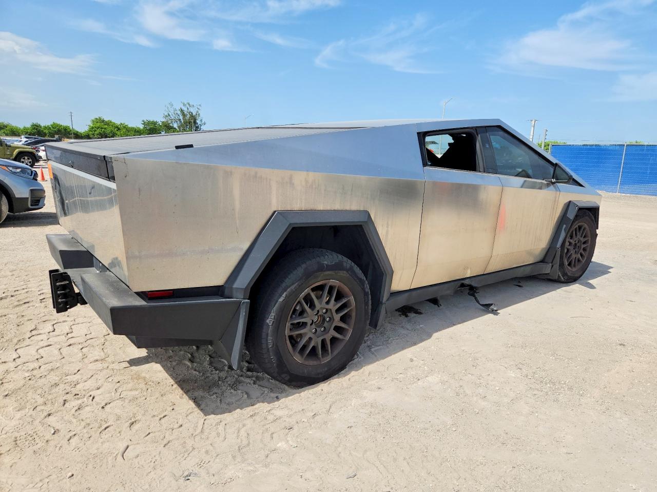 2025 TESLA CYBERTRUCK — снимка 3