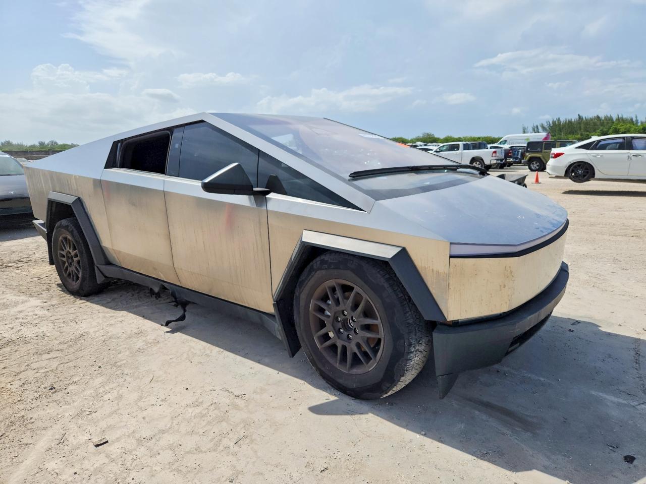 2025 TESLA CYBERTRUCK — снимка 4