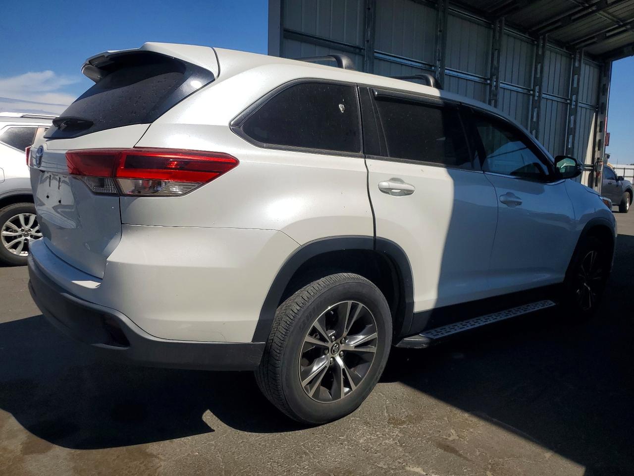 2019 TOYOTA HIGHLANDER LE — снимка 3