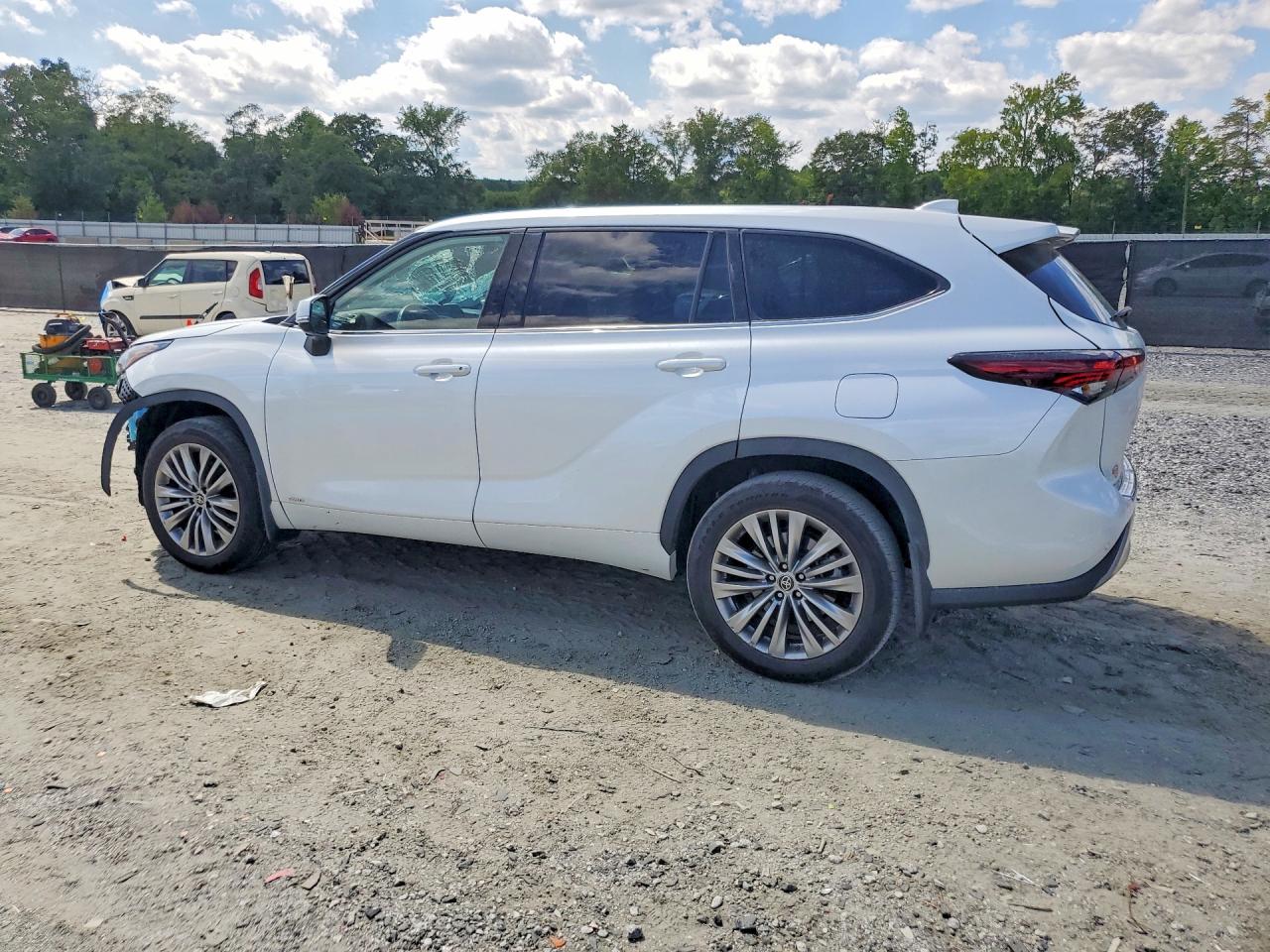 2024 TOYOTA HIGHLANDER HYBRID PLATINUM — снимка 2
