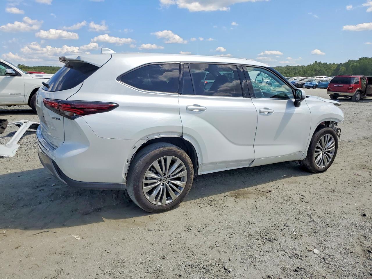 2024 TOYOTA HIGHLANDER HYBRID PLATINUM — снимка 3