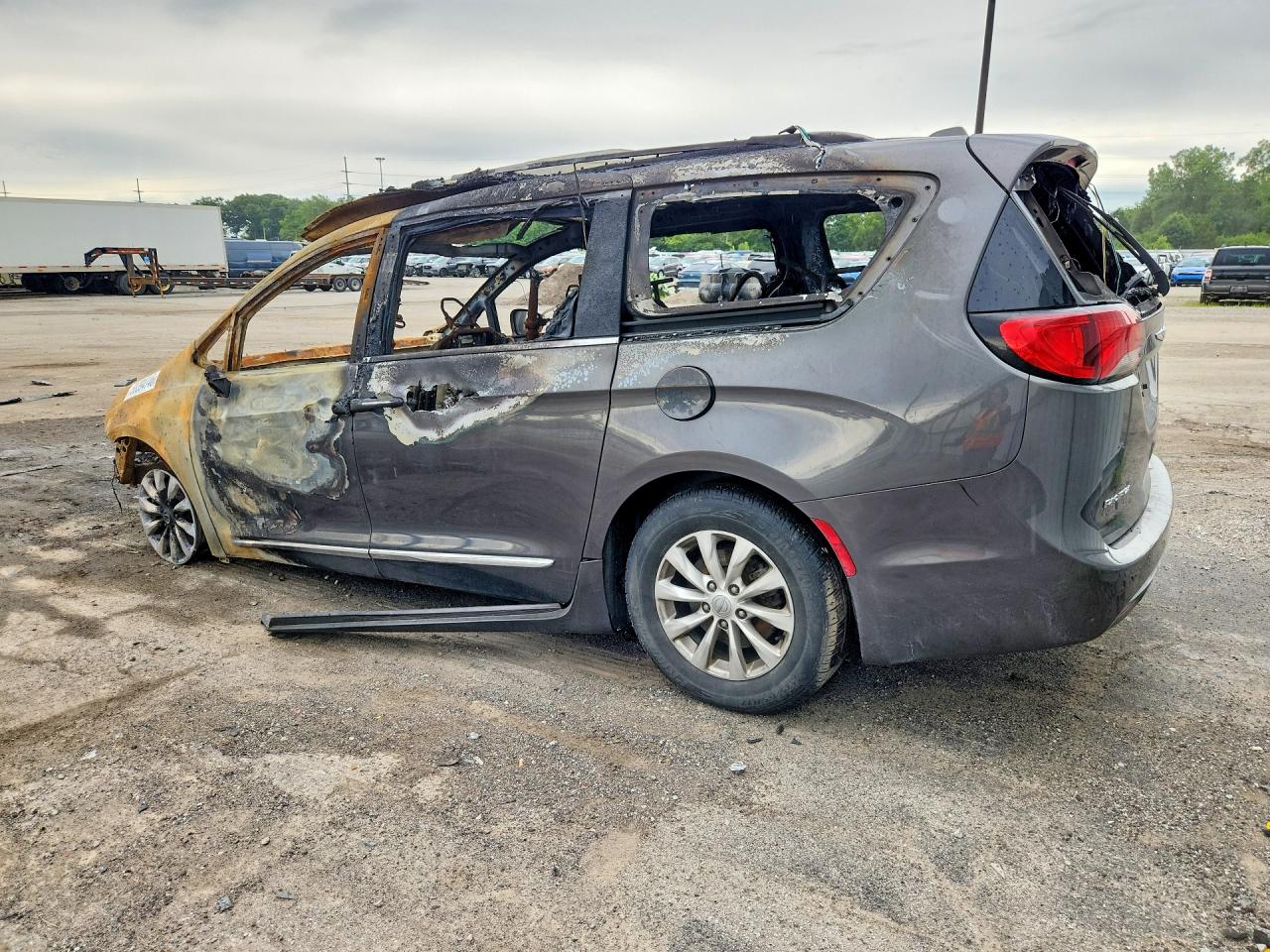 2017 CHRYSLER PACIFICA TOURING L — снимка 2