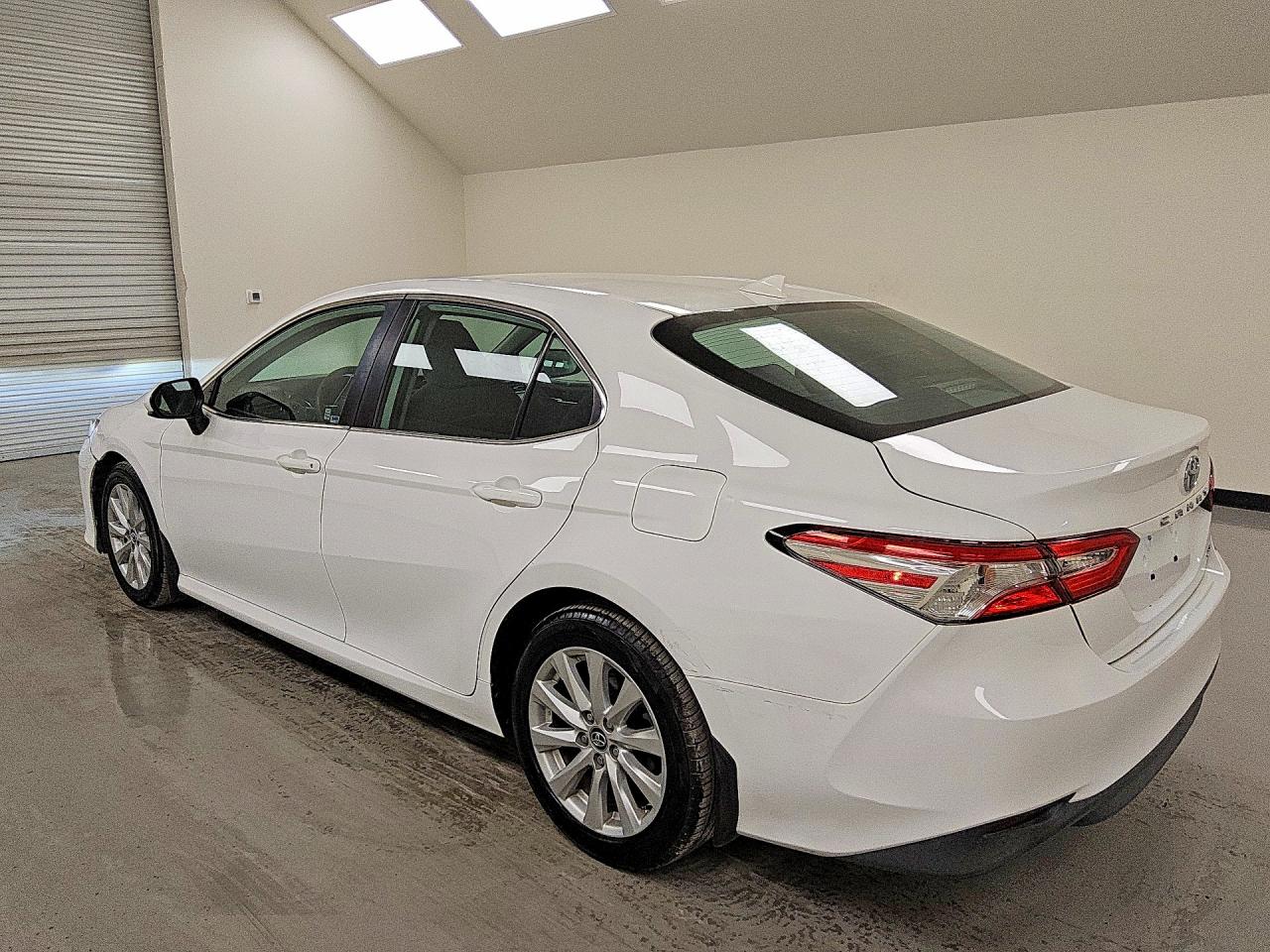 2020 TOYOTA CAMRY LE — снимка 2