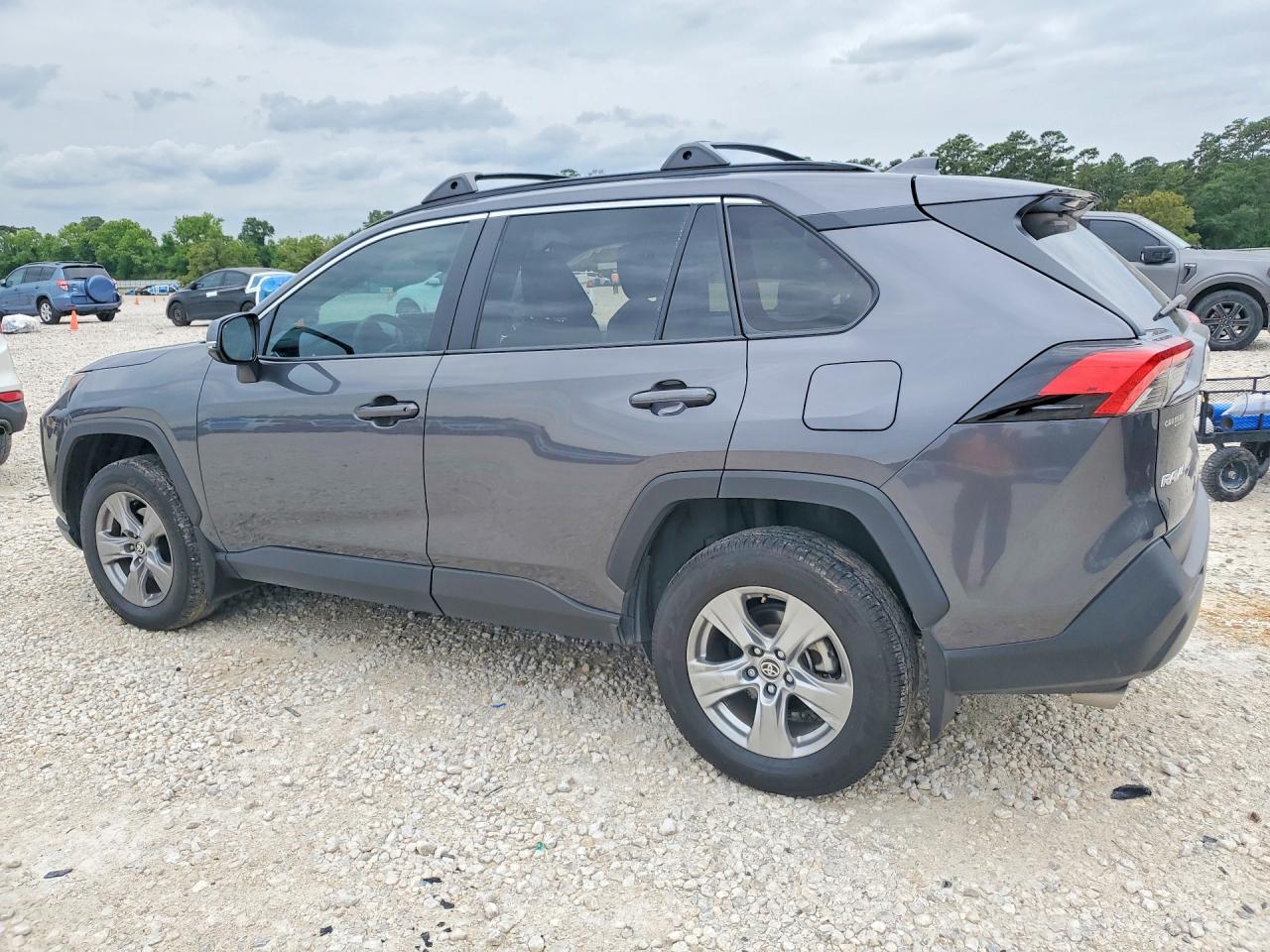 2024 TOYOTA RAV4 XLE — снимка 2