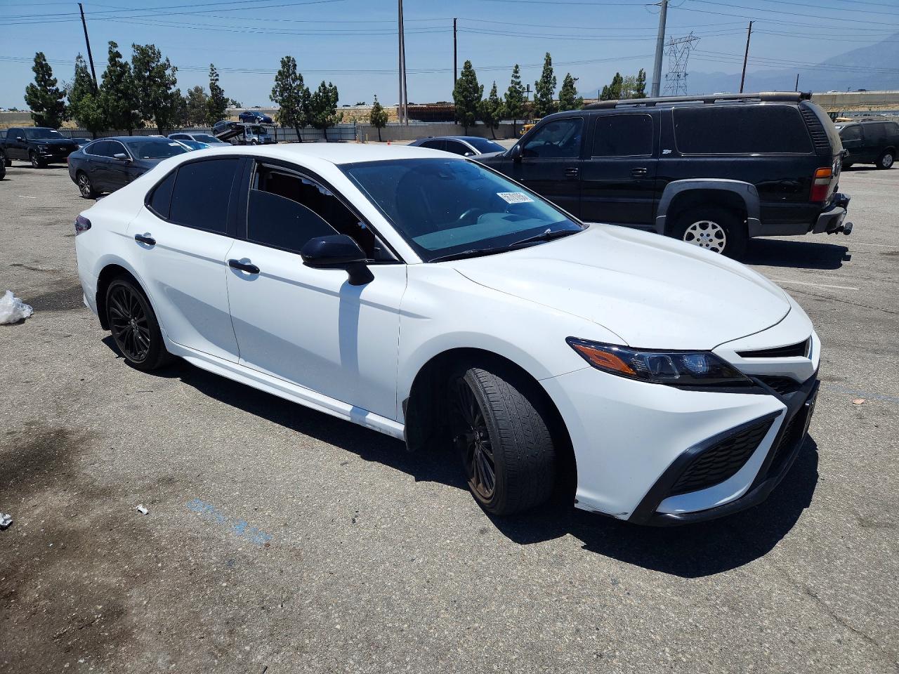 2021 TOYOTA CAMRY SE NIGHTSHADE — снимка 4