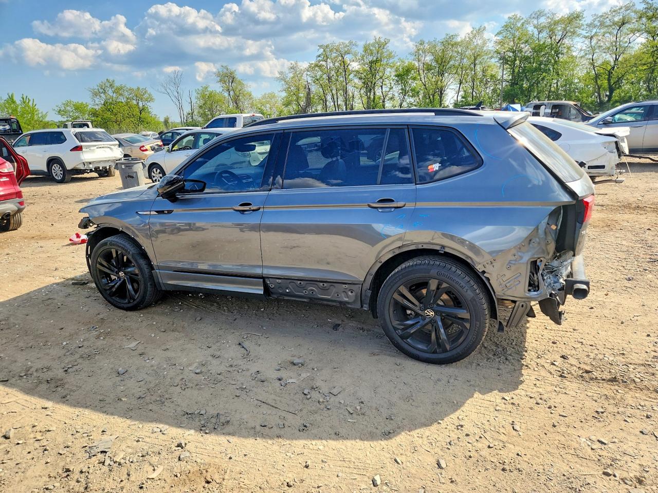 2023 VOLKSWAGEN TIGUAN SE R-LINE BLACK — снимка 2