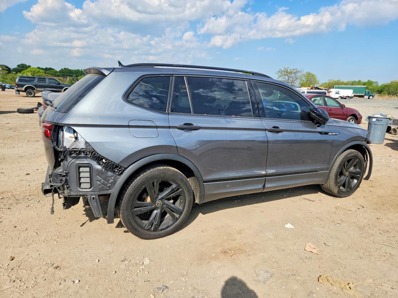 2023 VOLKSWAGEN TIGUAN SE R-LINE BLACK — снимка 3