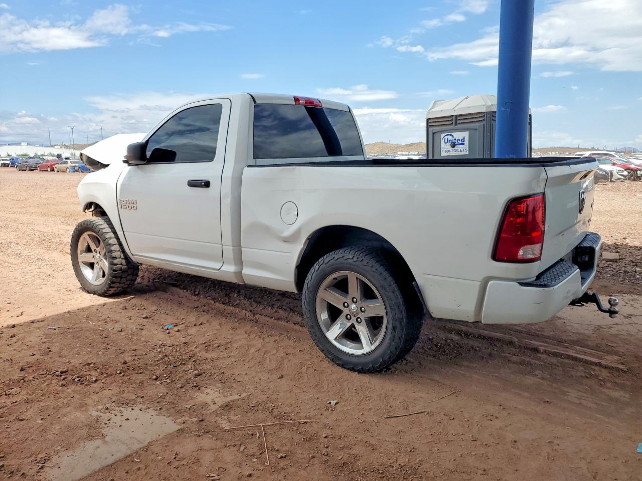 2015 RAM 1500 ST — снимка 2