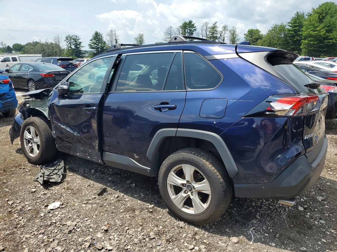 2020 TOYOTA RAV4 XLE — снимка 2