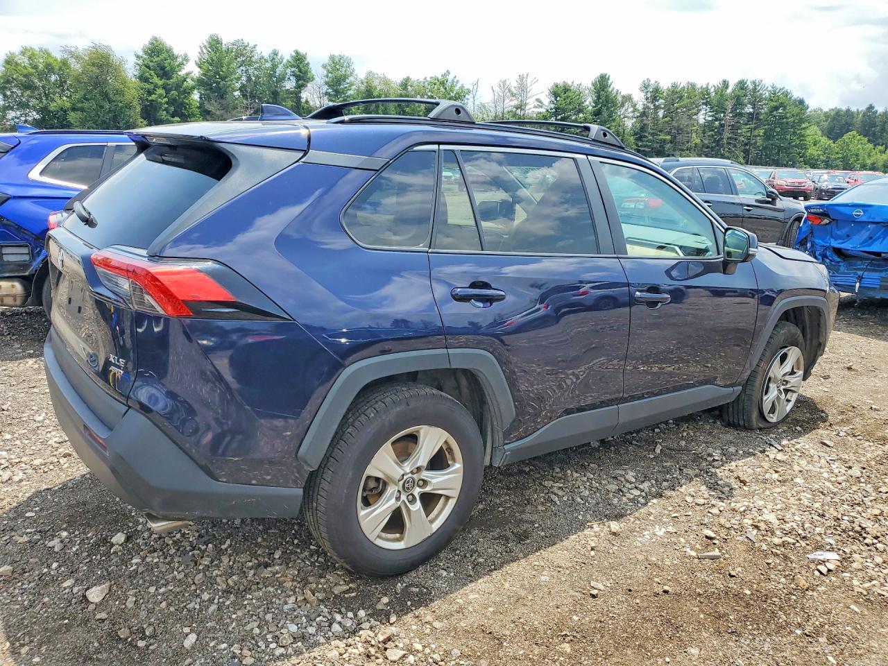 2020 TOYOTA RAV4 XLE — снимка 3
