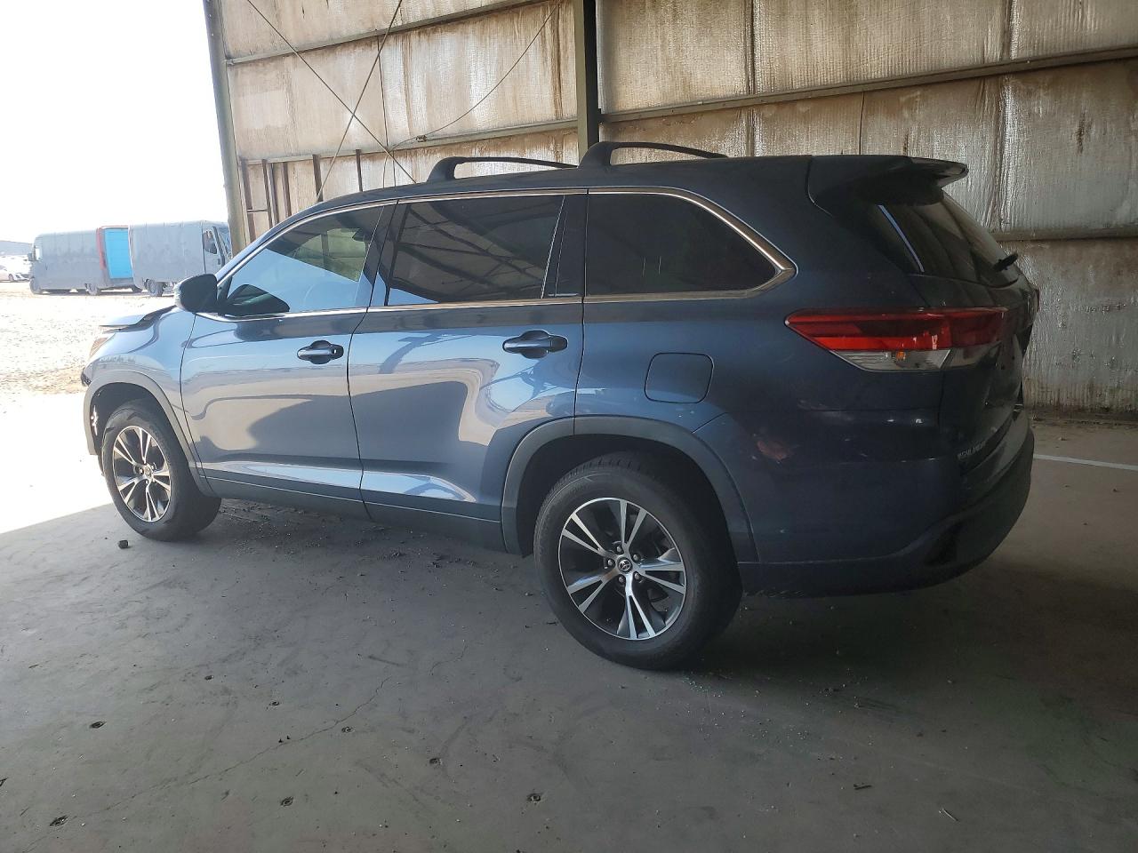 2019 TOYOTA HIGHLANDER LE — снимка 2