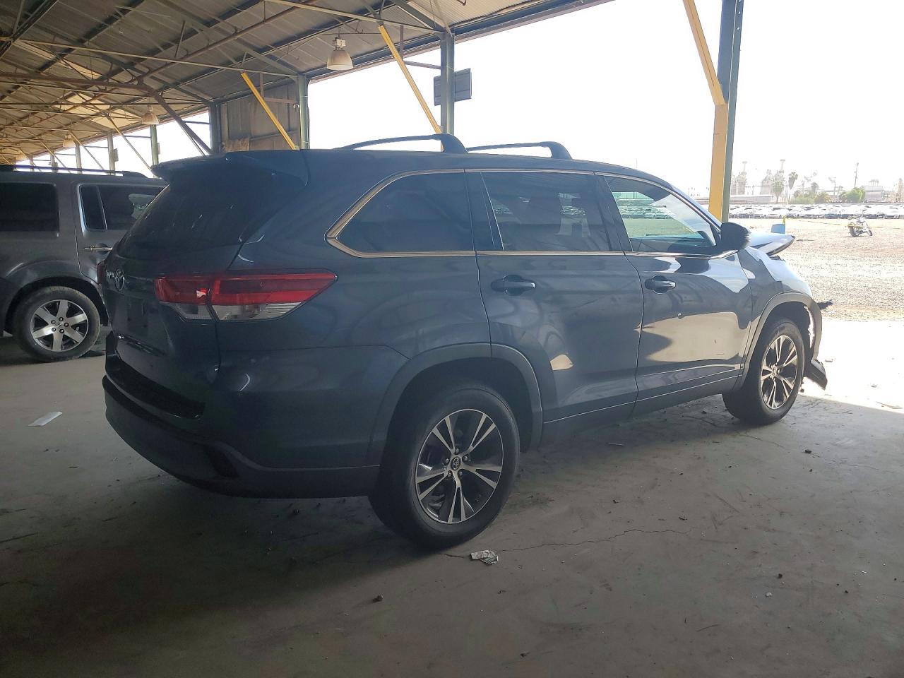 2019 TOYOTA HIGHLANDER LE — снимка 3
