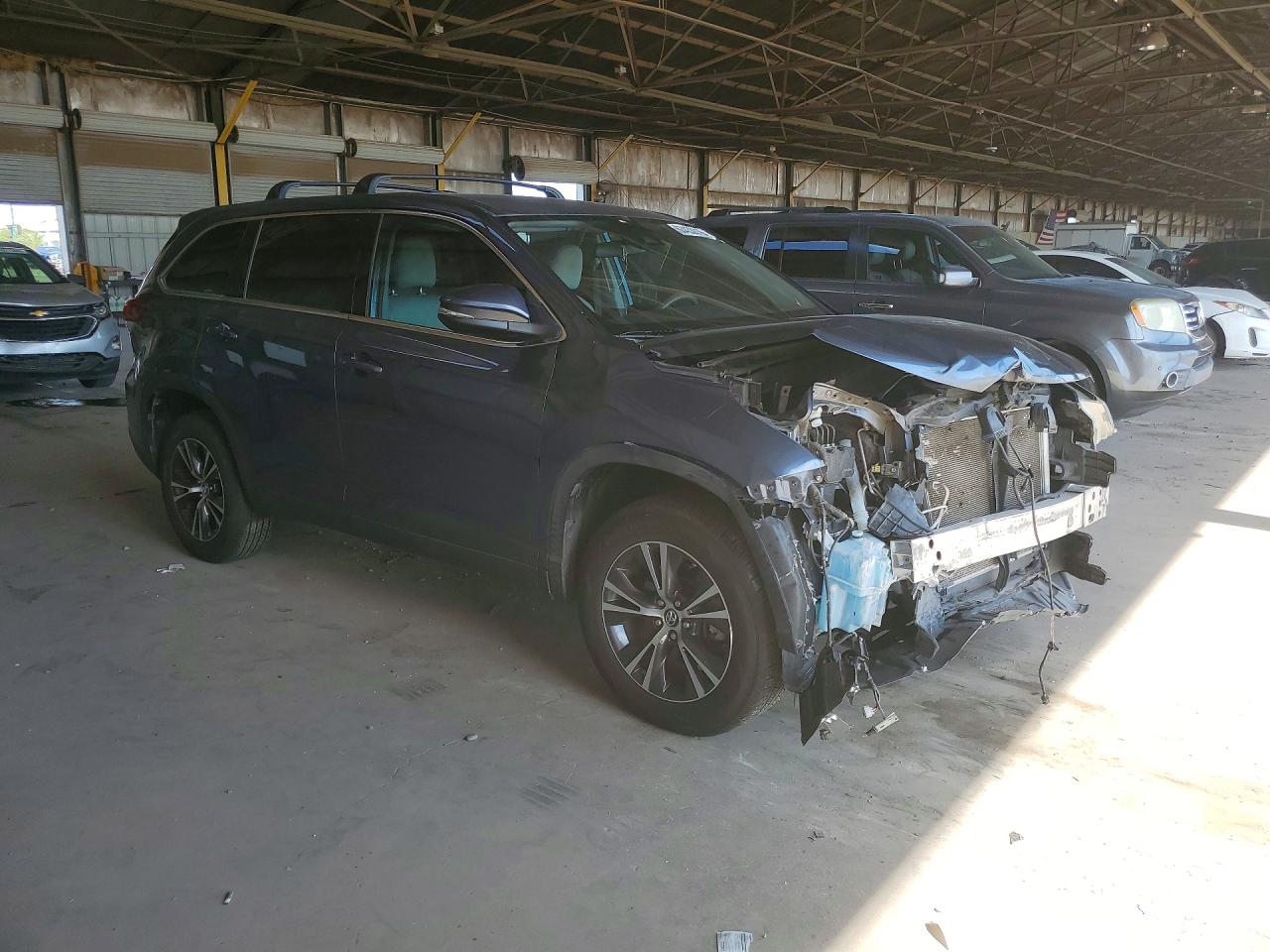 2019 TOYOTA HIGHLANDER LE — снимка 4