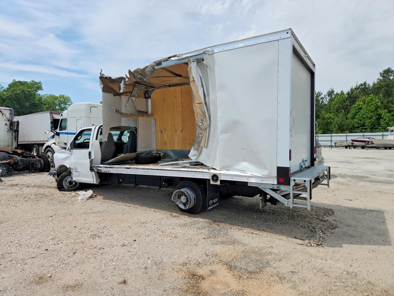 2025 CHEVROLET EXPRESS G4500 — снимка 2