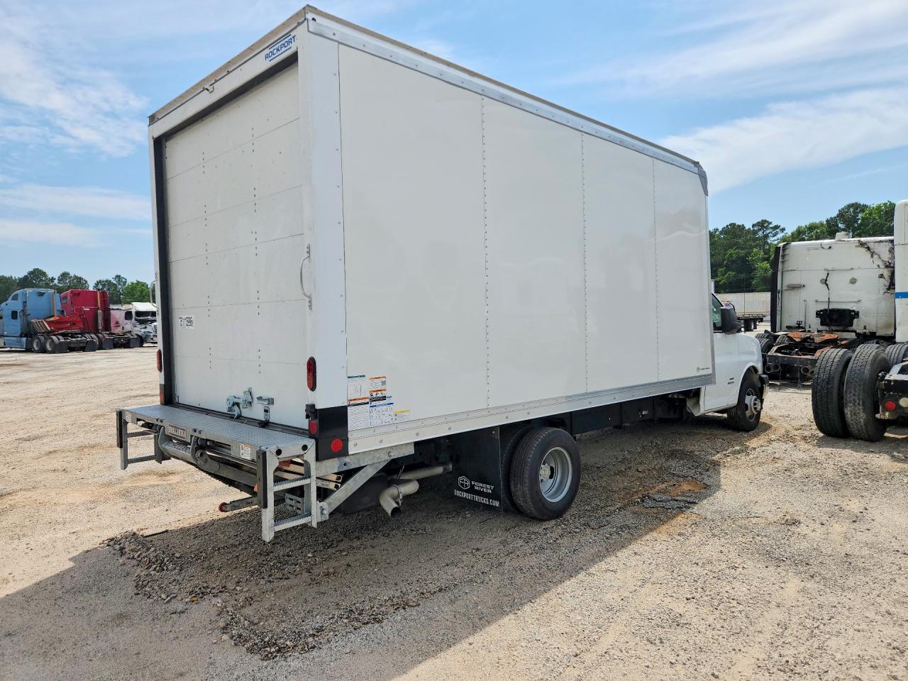2025 CHEVROLET EXPRESS G4500 — снимка 3