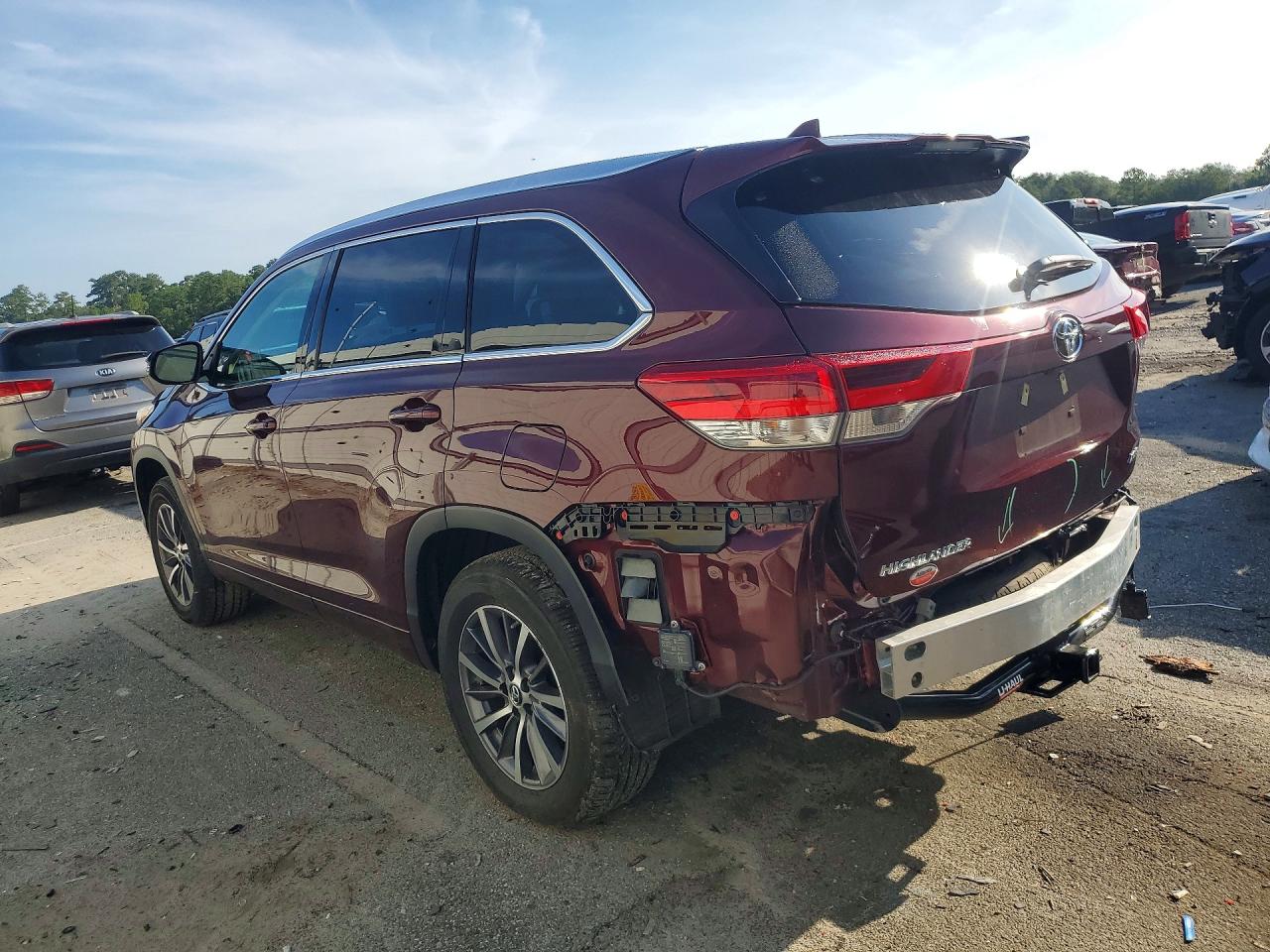 2017 TOYOTA HIGHLANDER XLE — снимка 2