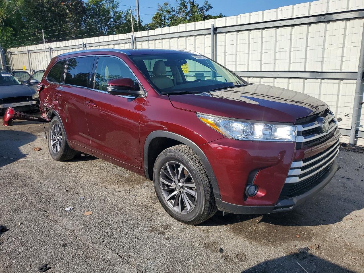 2017 TOYOTA HIGHLANDER XLE — снимка 4