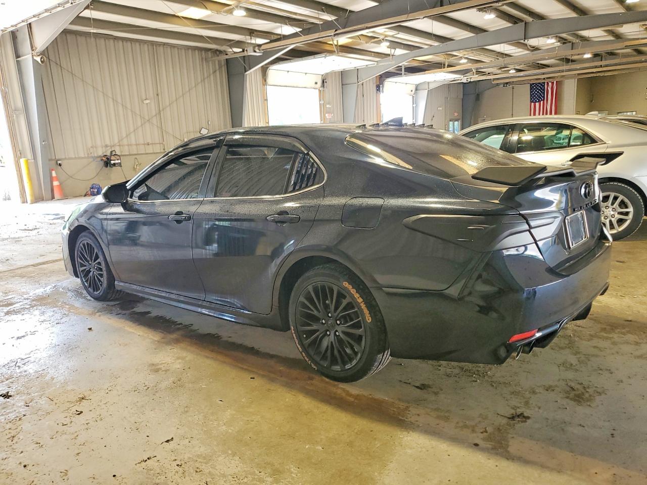2018 TOYOTA CAMRY HYBRID SE — снимка 2