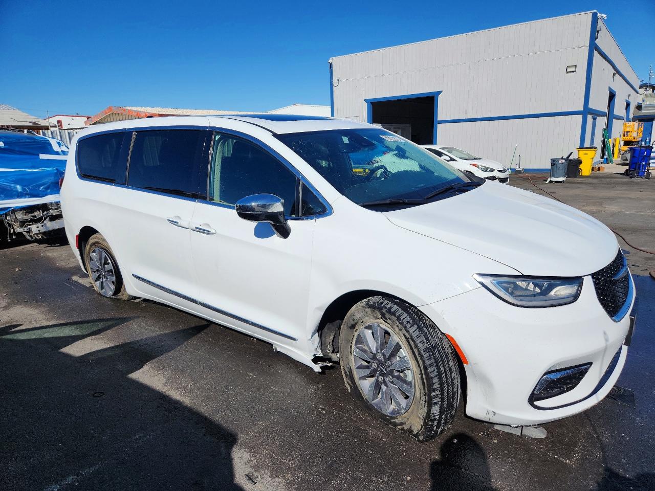 2023 CHRYSLER PACIFICA HYBRID LIMITED — снимка 4