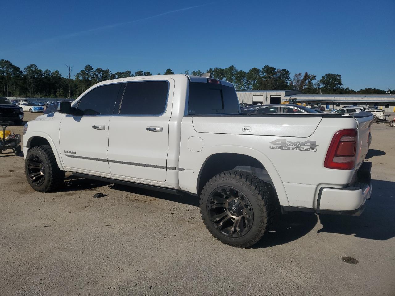 2019 RAM 1500 LIMITED — снимка 2