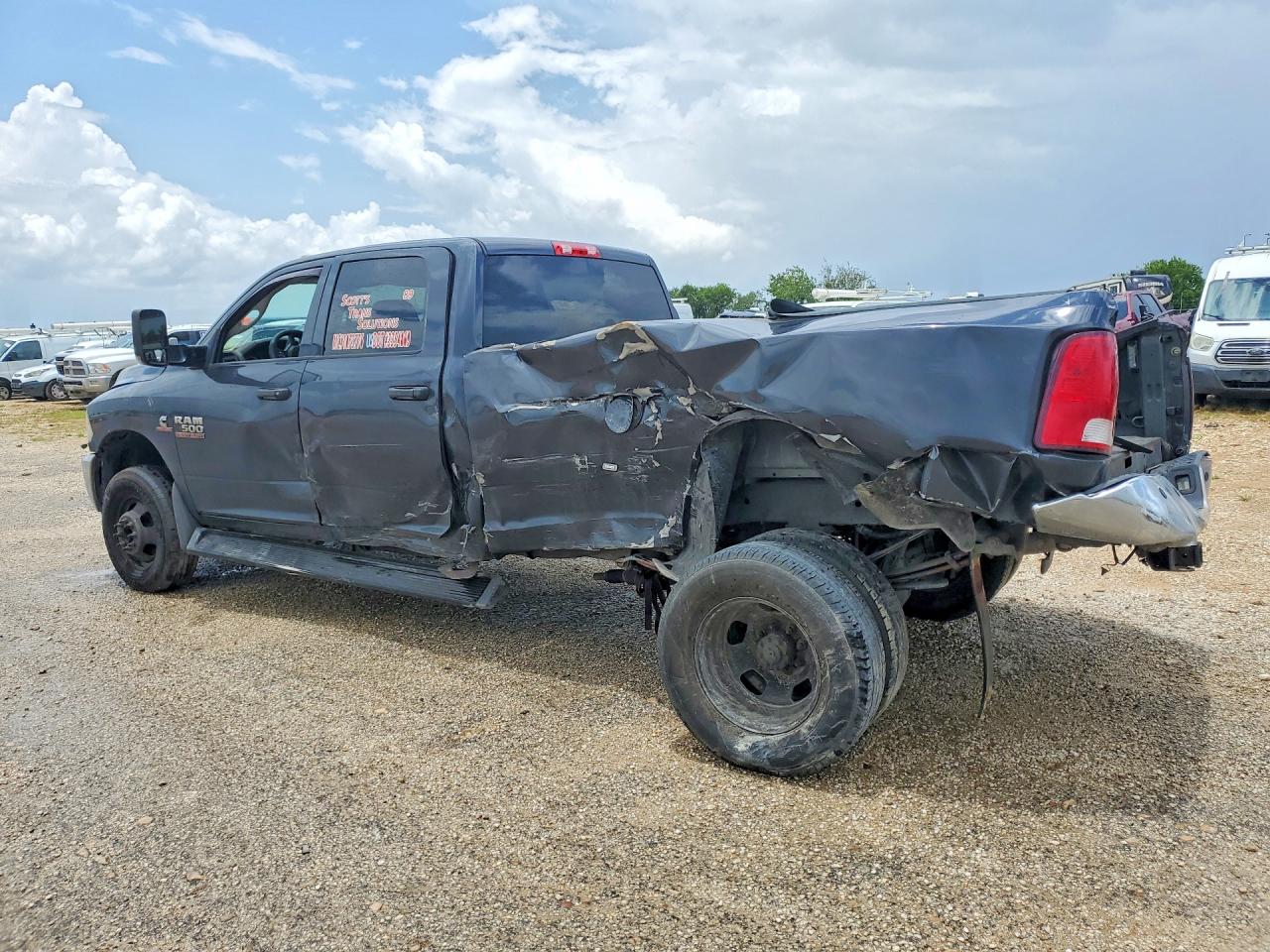 2017 RAM 3500 ST — снимка 2