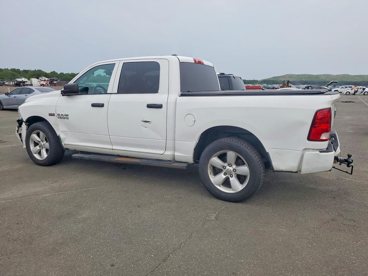 2015 RAM 1500 ST — снимка 2