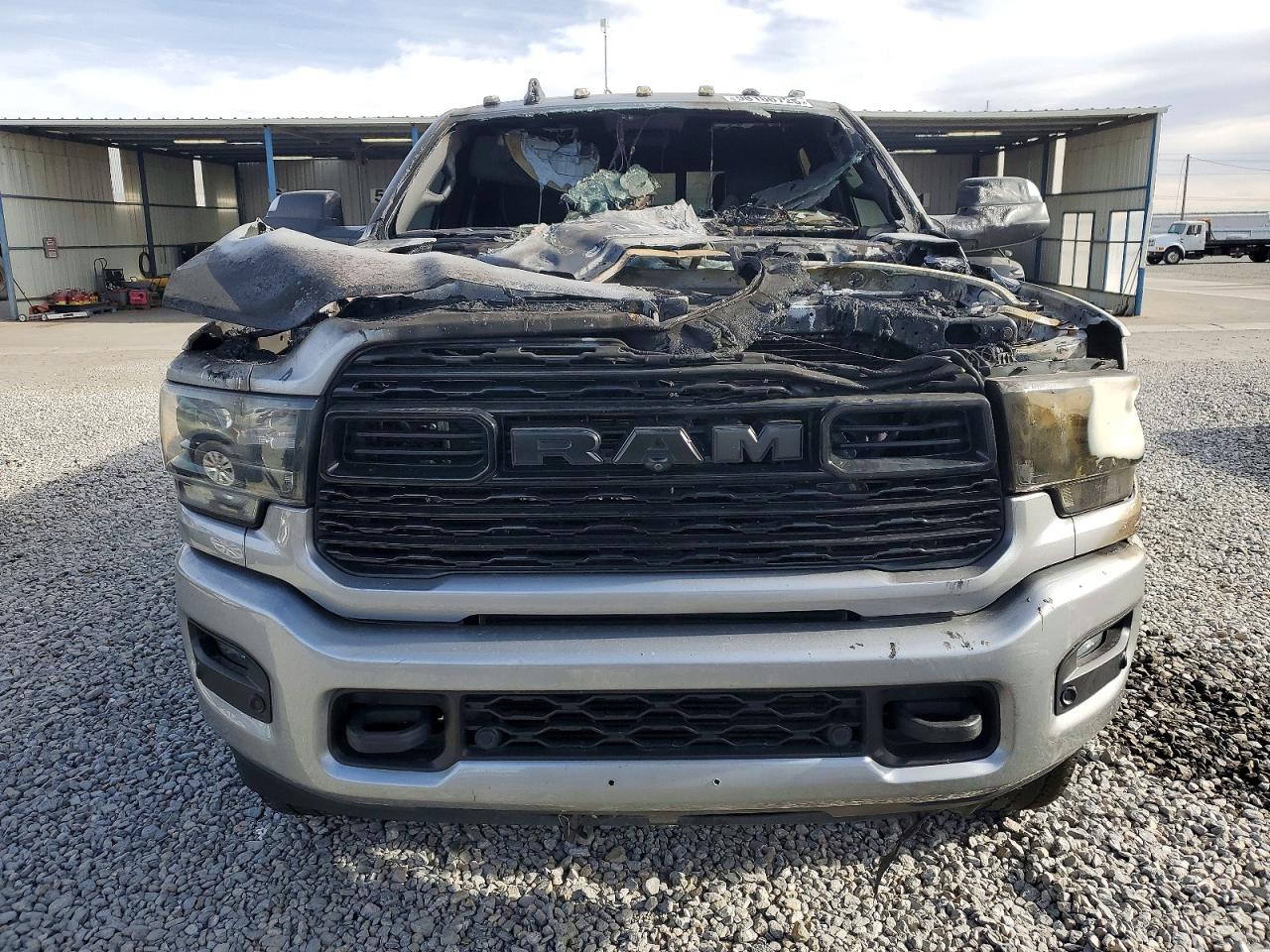 2022 RAM 3500 LIMITED — снимка 5