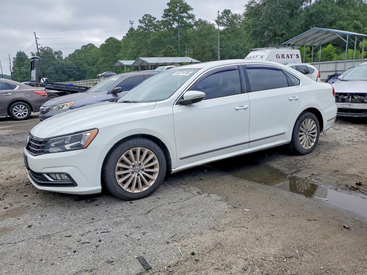 2016 VOLKSWAGEN PASSAT SE