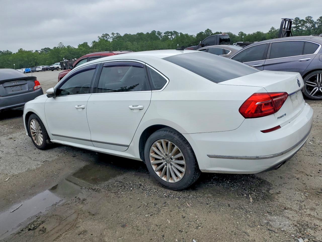 2016 VOLKSWAGEN PASSAT SE — снимка 2