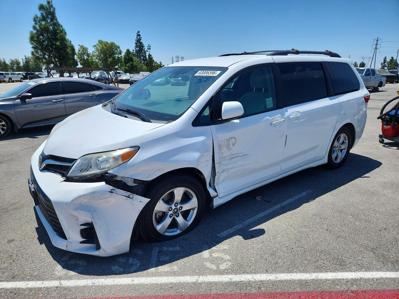 2018 TOYOTA SIENNA LE