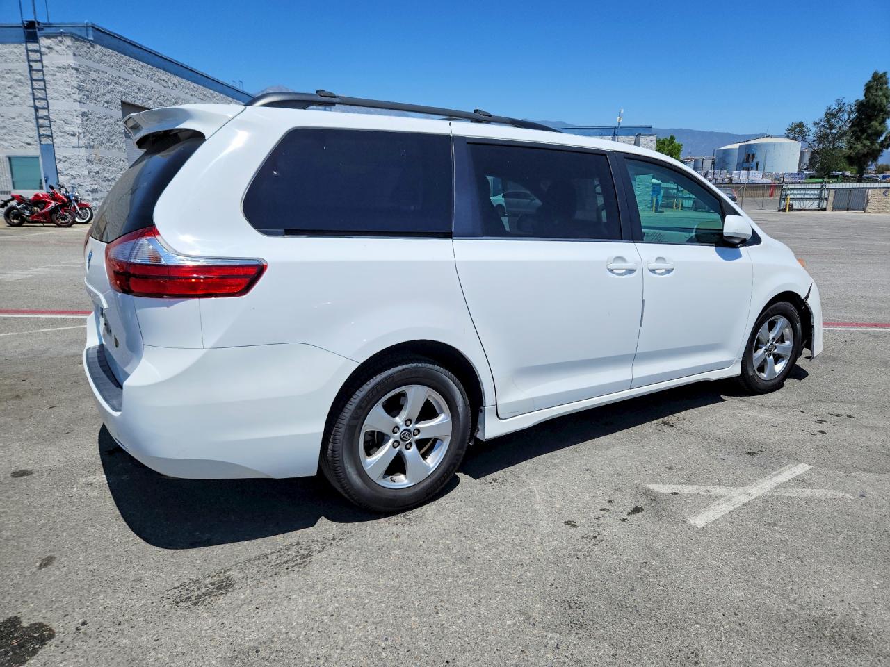 2018 TOYOTA SIENNA LE — снимка 3