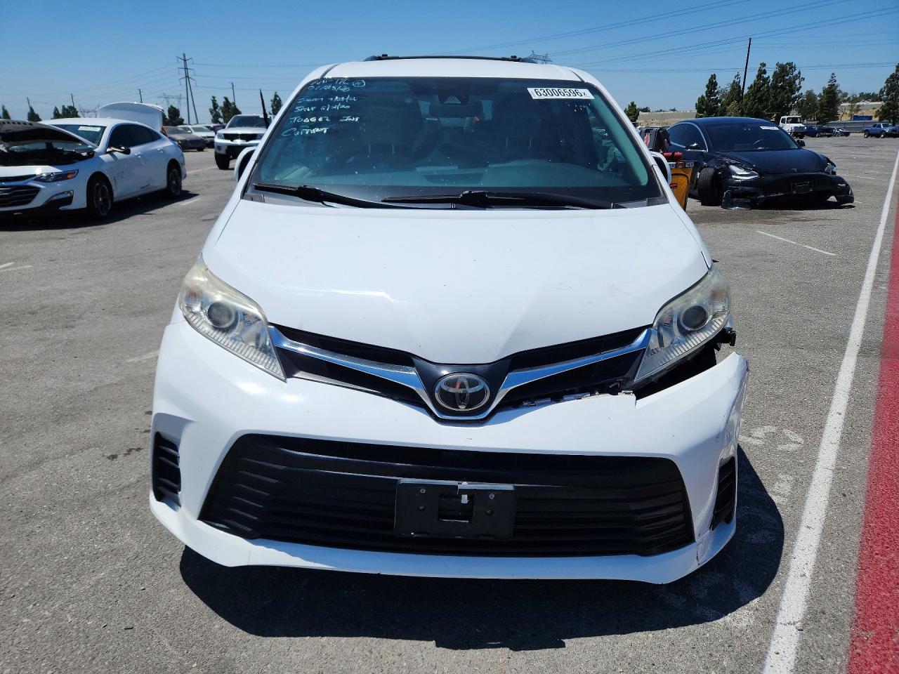 2018 TOYOTA SIENNA LE — снимка 5