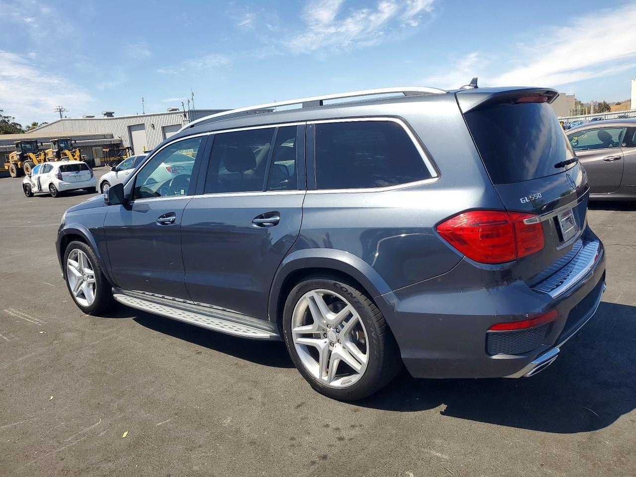 2013 MERCEDES-BENZ GL 550 4MATIC — снимка 2