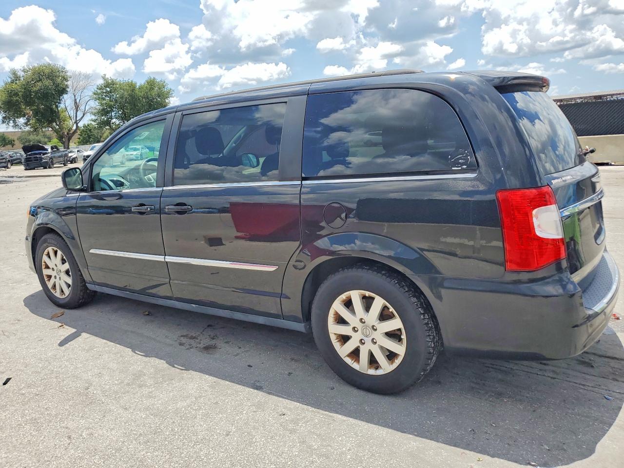 2016 CHRYSLER TOWN & COUNTRY TOURING — снимка 2
