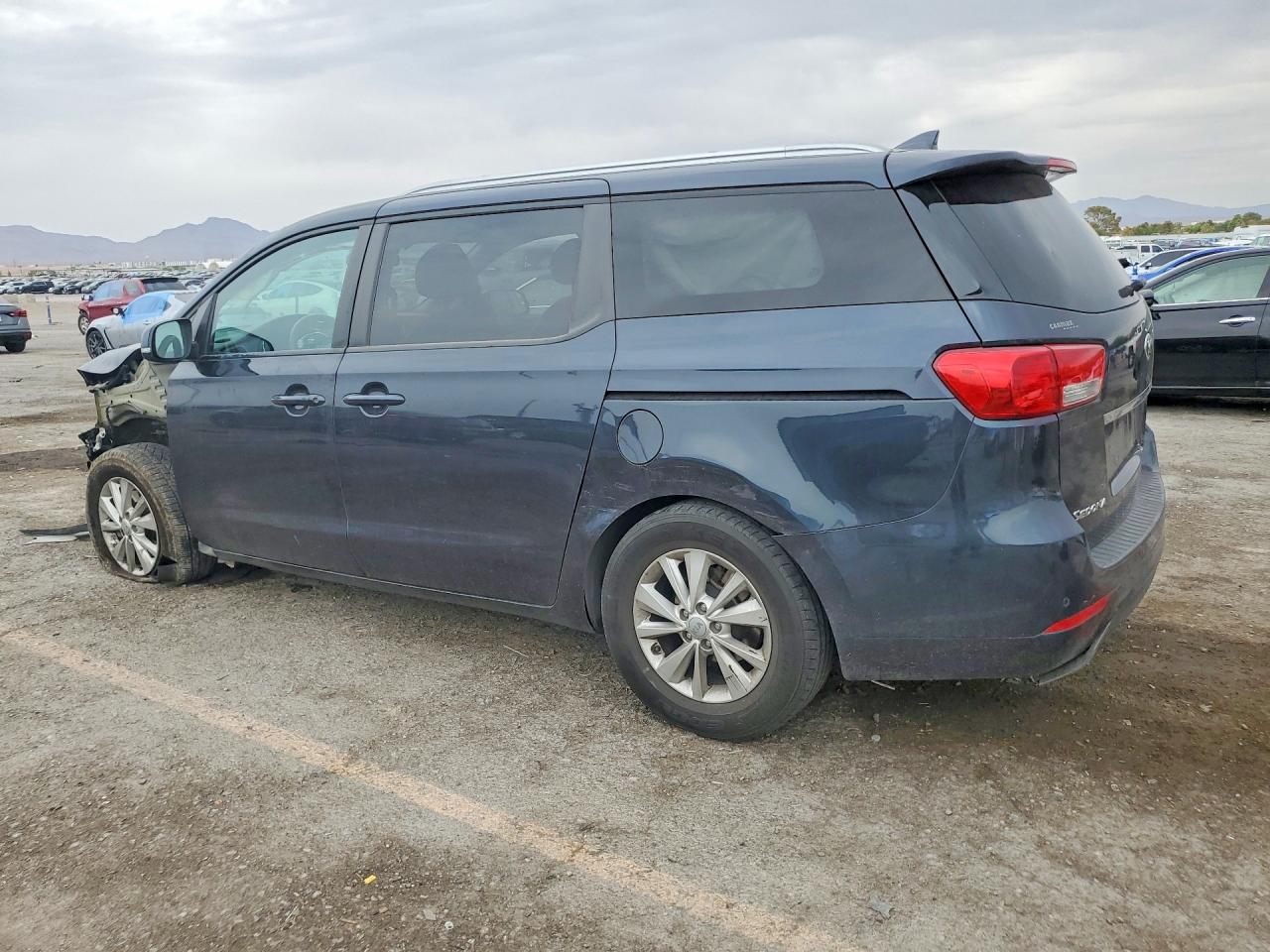 2017 KIA SEDONA LX — снимка 2