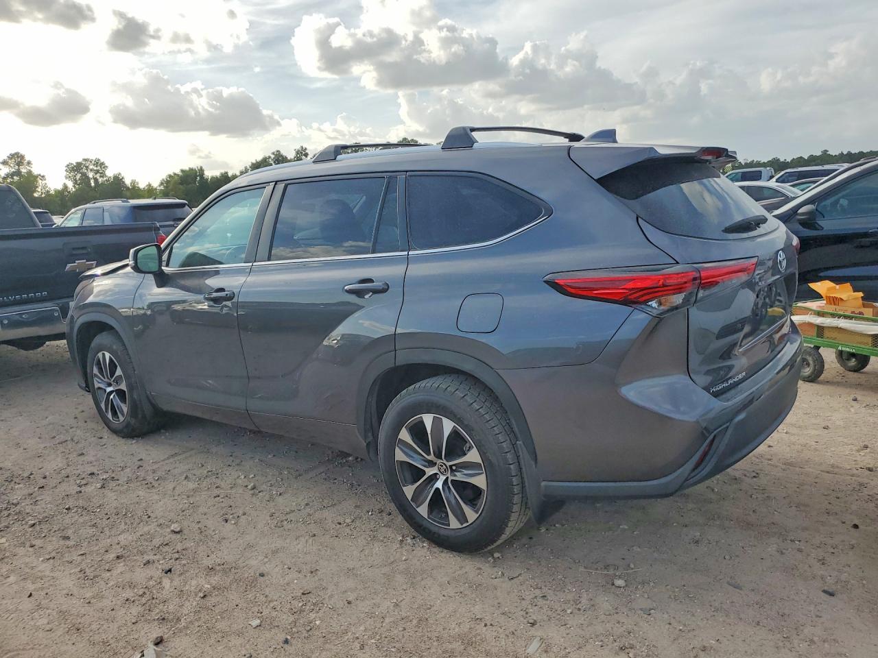 2023 TOYOTA HIGHLANDER XLE — снимка 2