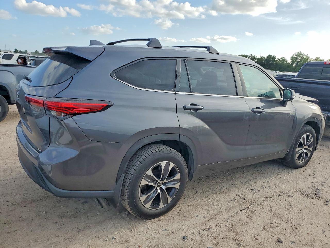 2023 TOYOTA HIGHLANDER XLE — снимка 3