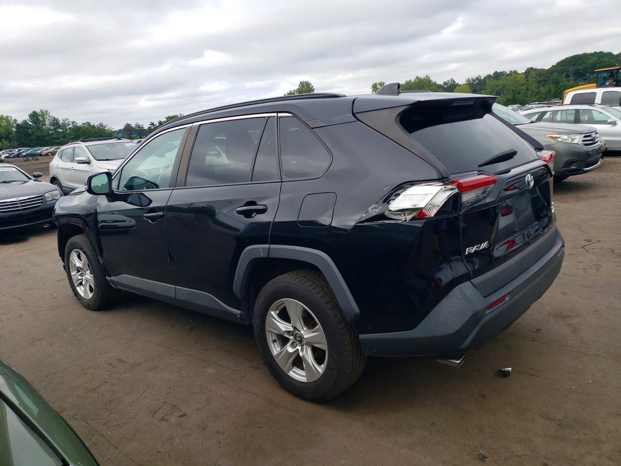 2020 TOYOTA RAV4 XLE — снимка 2