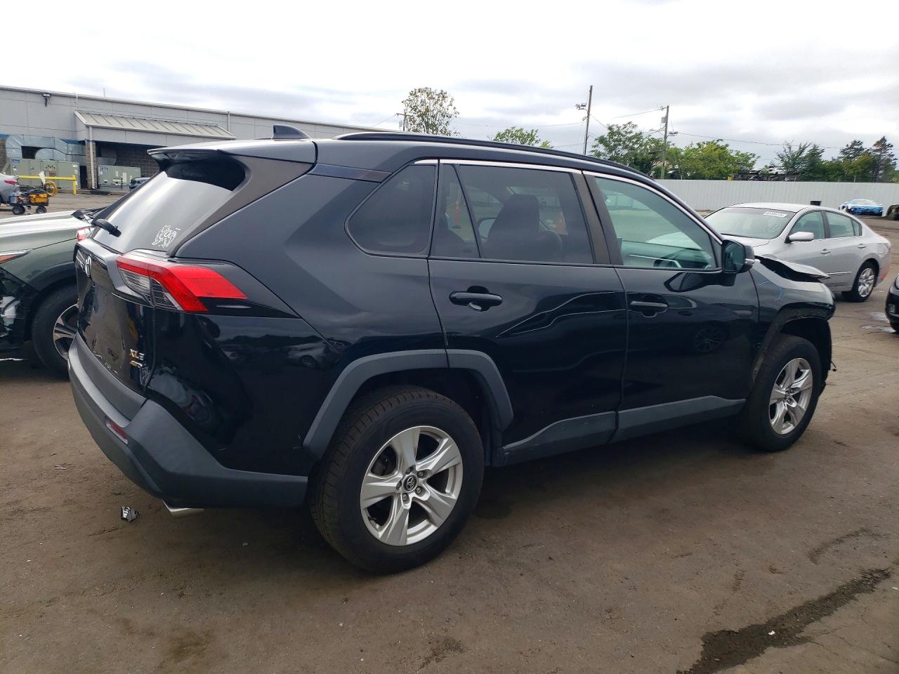2020 TOYOTA RAV4 XLE — снимка 3